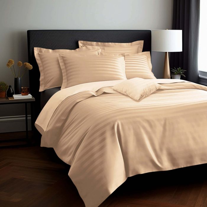 Pościel BAMBOO STRIPE BEIGE Darymex – aranżacja na łóżku