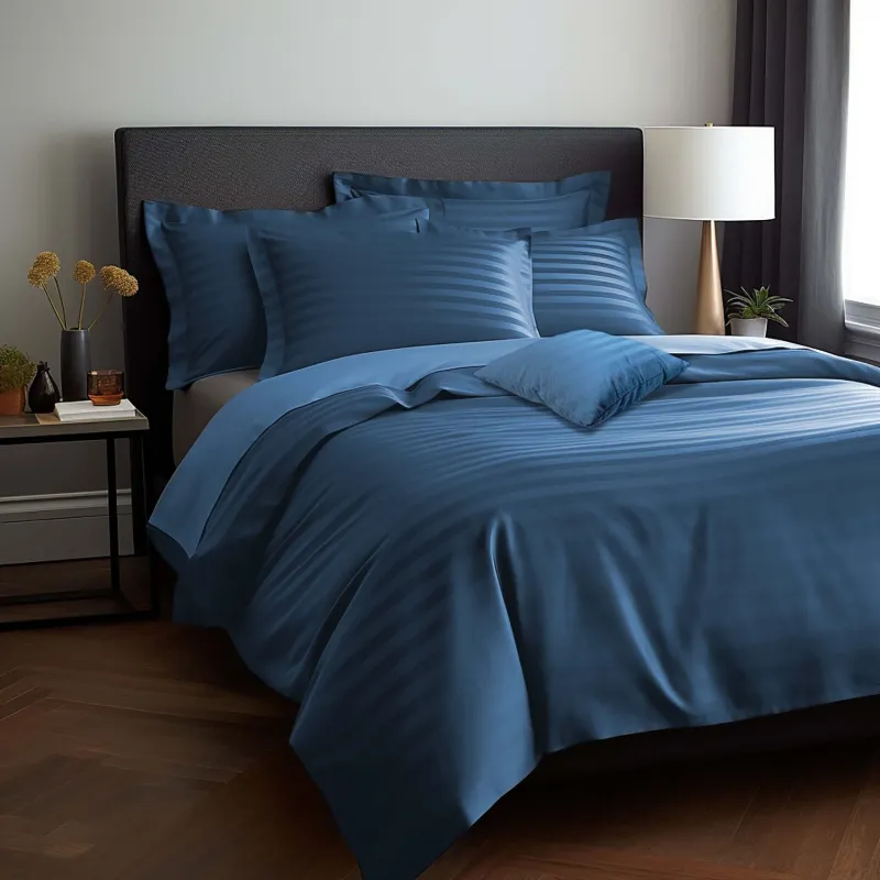Pościel BAMBOO STRIPE CORNFLOWER Darymex – aranżacja na łóżku
