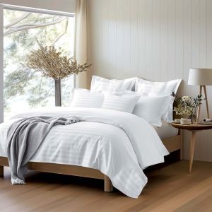Pościel BAMBOO STRIPE WHITE Darymex – aranżacja na łóżku