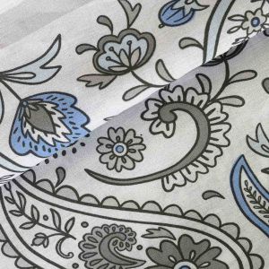 Pościel COTTONLOVE 71506/1 Darymex – zbliżenie niebieskich kwiatów i ornamentu
