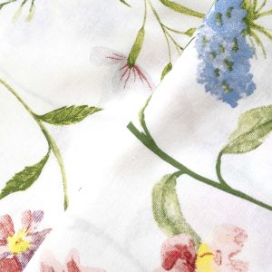Pościel COTTONLOVE 71507/1 Darymex – zbliżenie niebieskich kwiatów i liści