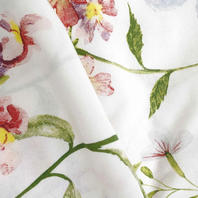 Pościel COTTONLOVE 71507/1 Darymex – fałda tkaniny z zieloną gałązką