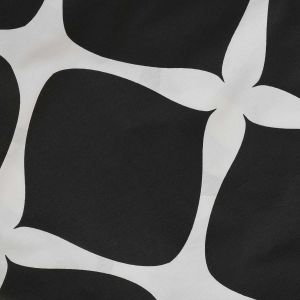 Pościel COTTONLOVE EXCLUSIVE NOIR Darymex – zbliżenie białych kształtów na czarnym tle