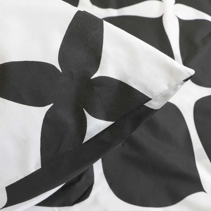 Pościel COTTONLOVE EXCLUSIVE NOIR Darymex – narożnik poszewki z czarnym motywem
