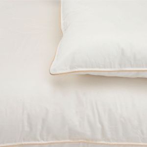 Poduszka COTTON INLET AMZ – kremowy narożnik z lamówką