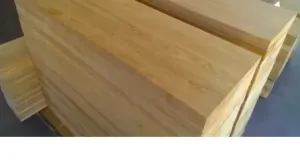 Trep dębowy na schody – stos elementów schodowych