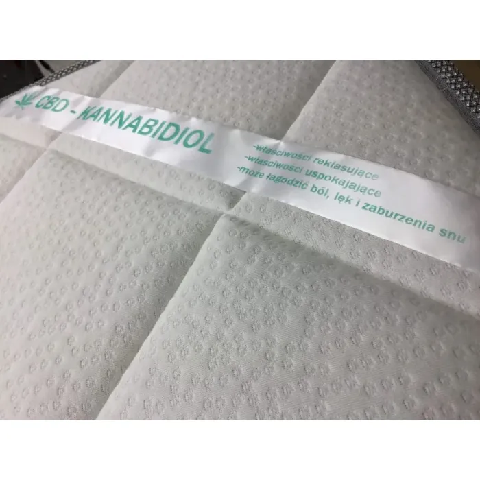 Pokrowiec CBD Merita na materac dostępny w wersji pikowanej i niepikowanej