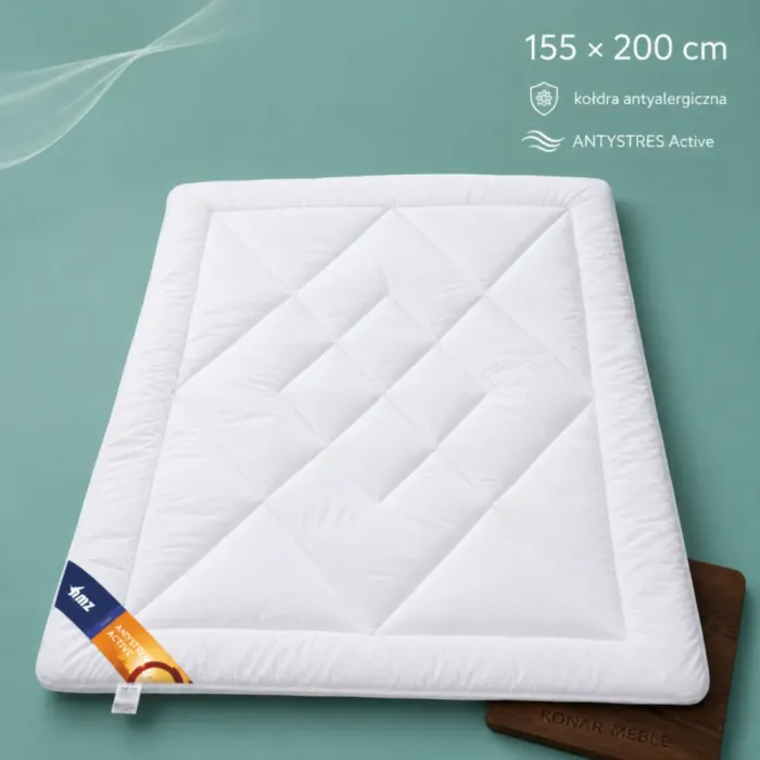 Kołdra antyalergiczna ANTYSTRES Active 155x200 AMZ na miętowym tle z oznaczeniem wymiaru i cech produktu