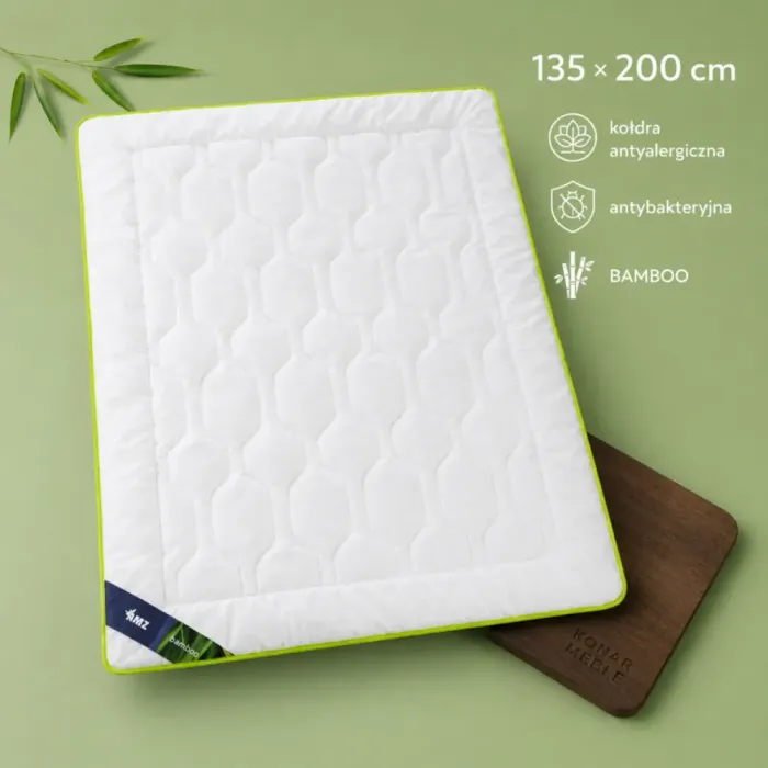 Kołdra BAMBOO AMZ z widoczną zieloną lamówką i właściwości