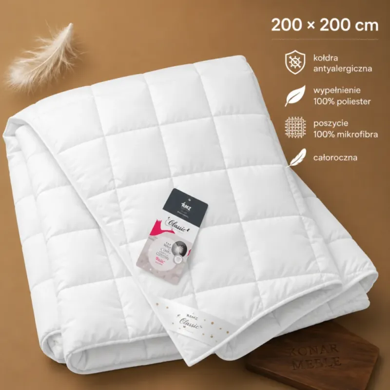 Kołdra Basic AMZ – złożona biała kołdra z etykietami na brązowej grafice