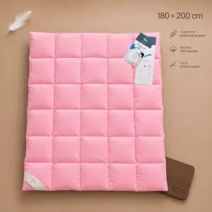 Kołdra Pierze 180x200 AMZ – różowa kołdra na planszy