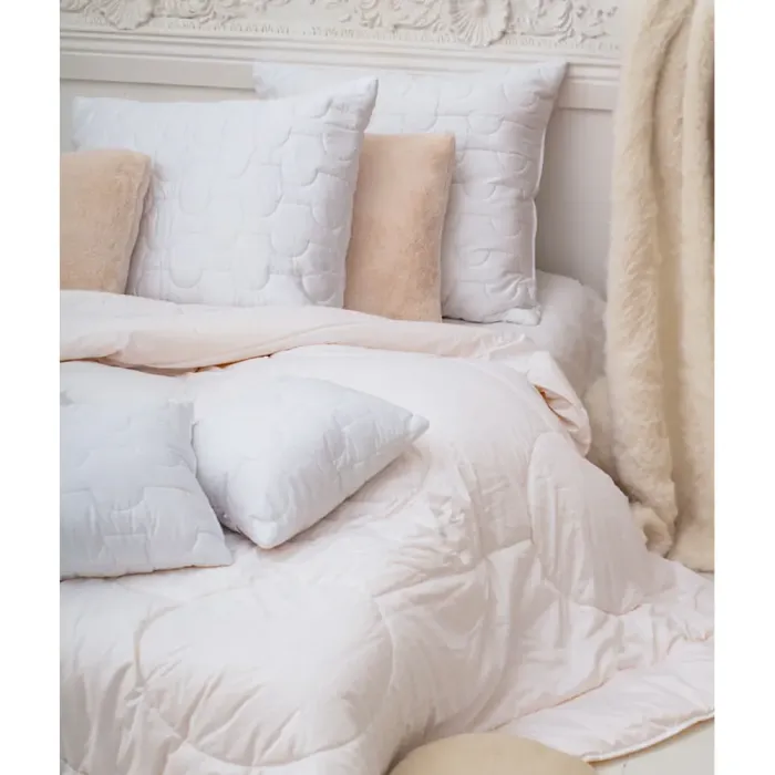 MERINO kołdra letnia light 180x200 AMZ – aranżacja na łóżku